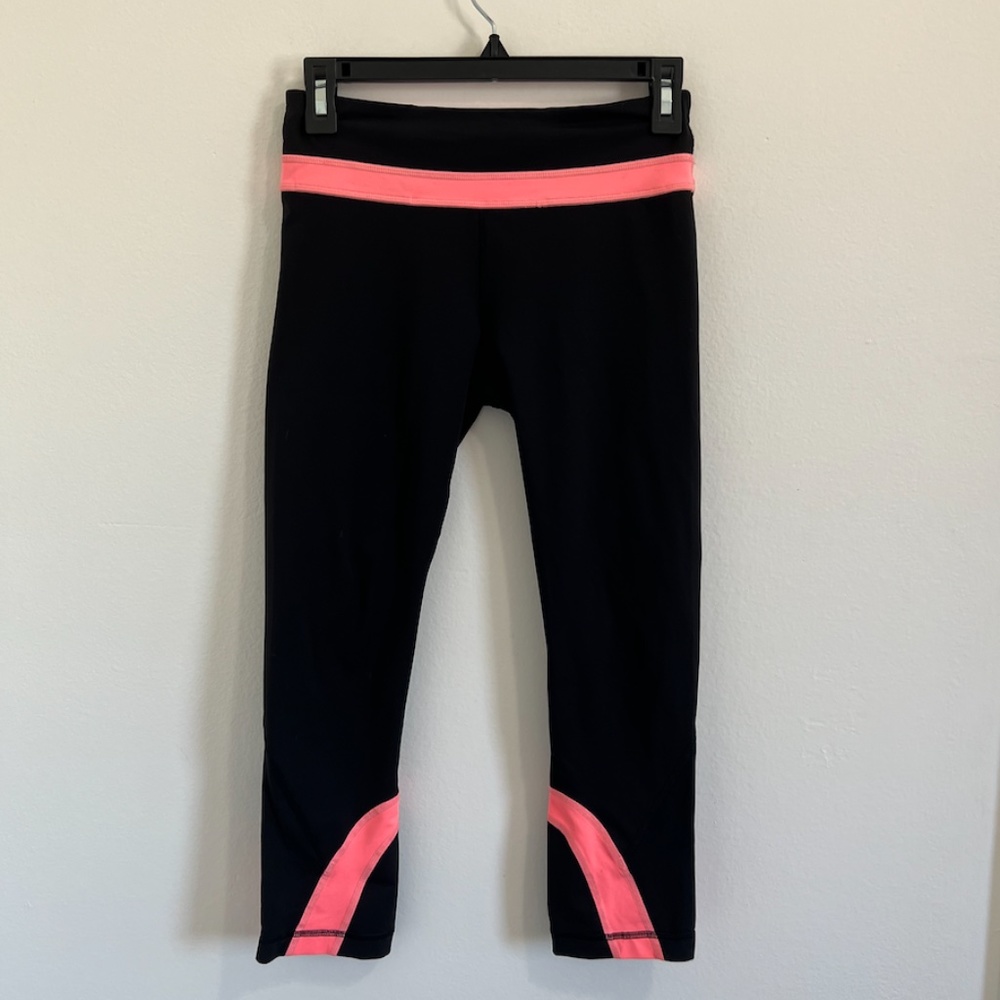 Lululemon Pink & Black Workout Leggings - Picture 4 of 8